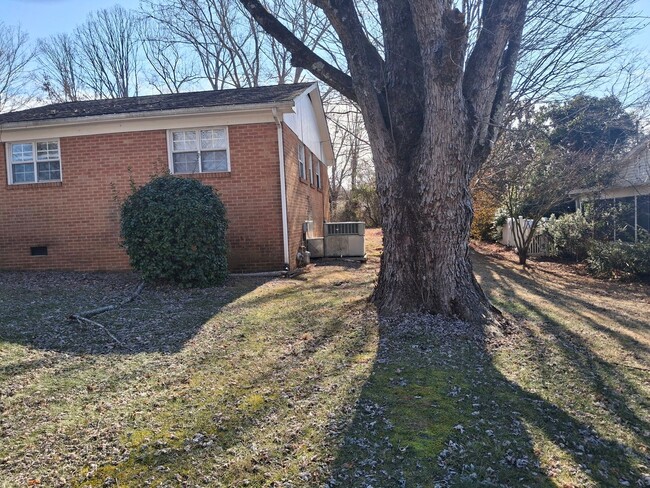 1219 Millard St in Athens, TN - Building Photo - Building Photo