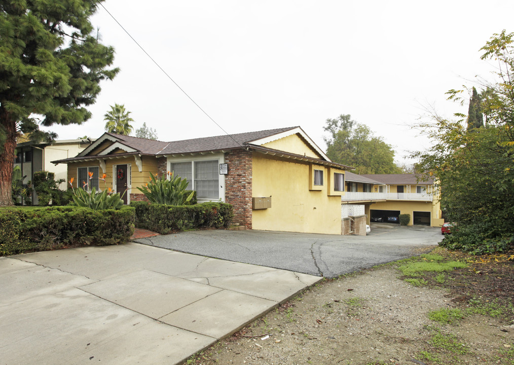 1100 N Monterey St in Alhambra, CA - Foto de edificio