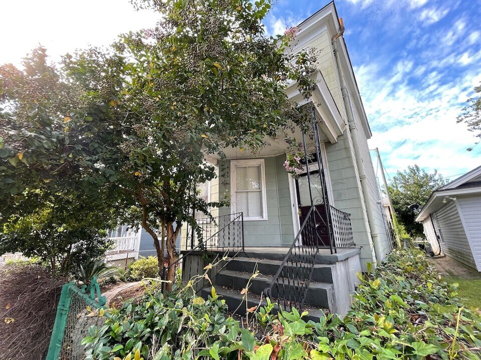 413 E 36th St in Savannah, GA - Building Photo