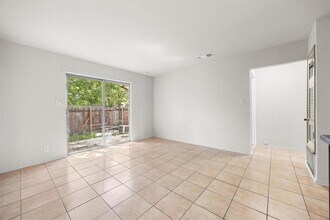 903 N Meadows Dr in Austin, TX - Building Photo - Building Photo