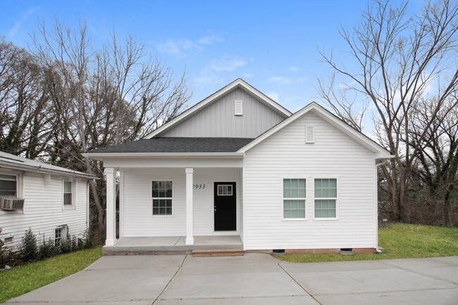 property at 2933 Morning Dr