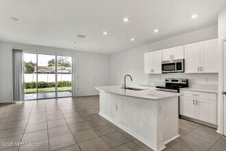 296 Anthony Dr in Jacksonville, FL - Foto de edificio - Building Photo