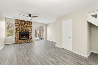 6227 Windsor Gate Ln in Charlotte, NC - Building Photo - Building Photo