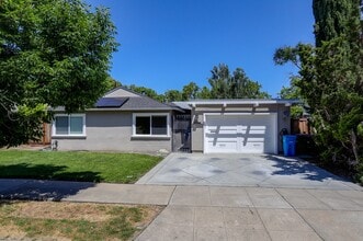 2746 Massachusetts Ave in Redwood City, CA - Building Photo - Building Photo