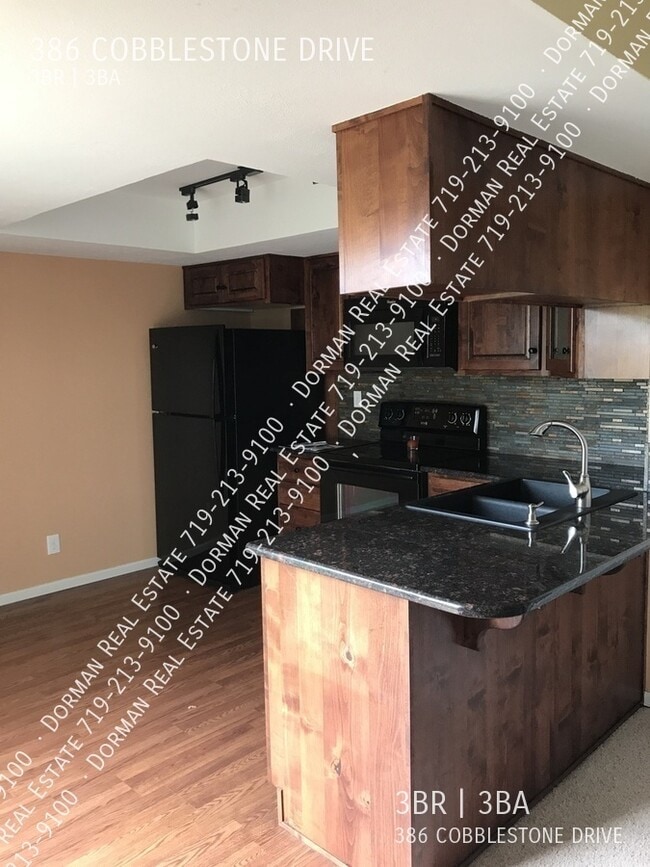 386 Cobblestone Dr in Colorado Springs, CO - Building Photo - Building Photo