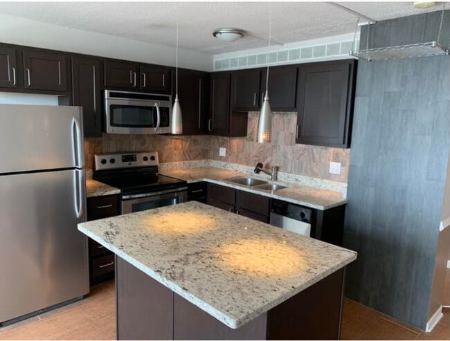 property at 2728 N Hampden Ct