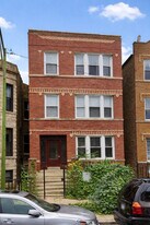 2546 W Iowa St in Chicago, IL - Building Photo