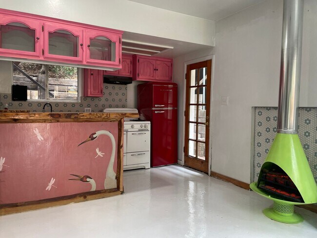 925 Fern Dr in Crestline, CA - Building Photo - Building Photo