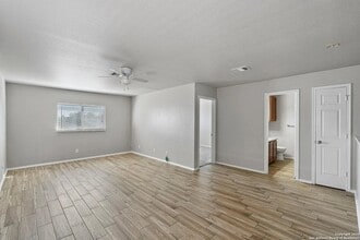 4006 Wisteria Way in San Antonio, TX - Foto de edificio - Building Photo