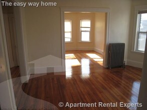 49 Conwell Ave, Unit 2 in Somerville, MA - Foto de edificio - Building Photo
