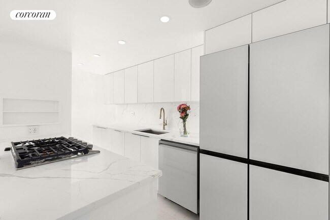 135-145 W 70th St in New York, NY - Building Photo - Building Photo