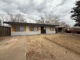 3618 32nd St in Lubbock, TX - Building Photo