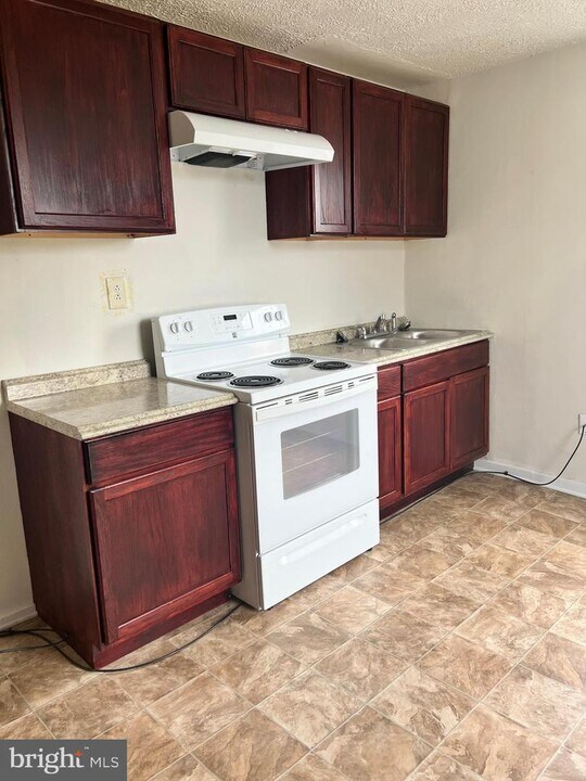 202 N Samuel St-Unit -201 in Charles Town, WV - Foto de edificio