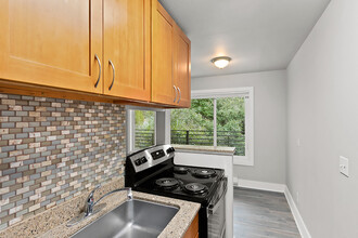 Westcrest Apartments: Leasing Specials! in Seattle, WA - Building Photo - Building Photo