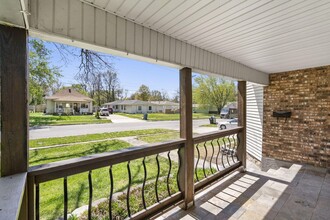 1421 E Commercial St in Springfield, MO - Foto de edificio - Building Photo