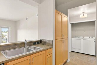 1127 Broadway St NE, Unit 212 in Salem, OR - Building Photo - Building Photo