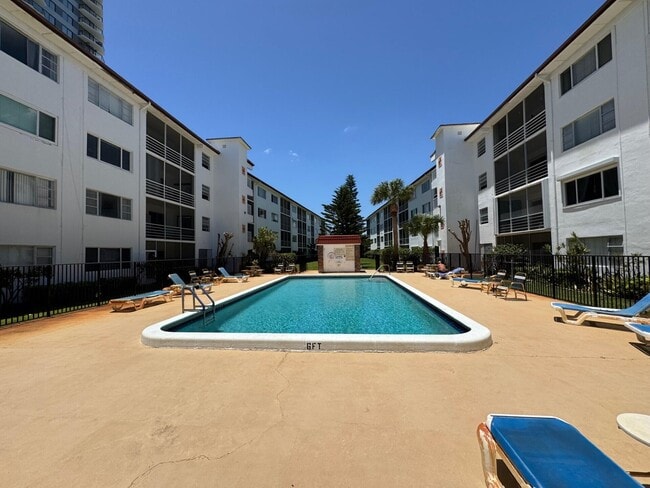 4500 N Flagler Dr in West Palm Beach, FL - Foto de edificio - Building Photo