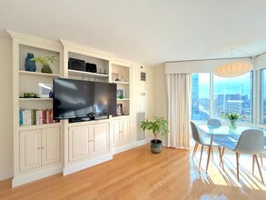 83 Cambridge Pky, Unit E804 in Cambridge, MA - Foto de edificio - Building Photo