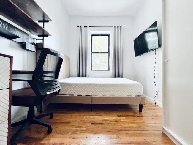 Furnished room/NOT APARTMENT in Brooklyn, NY - Building Photo - Building Photo