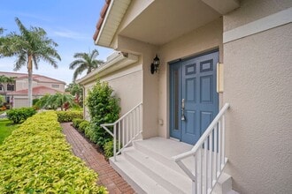 9220 Belleza Way in Ft. Myers, FL - Building Photo - Building Photo