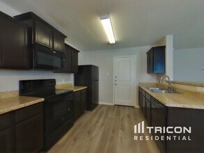 7310 Canyon Lgt in San Antonio, TX - Building Photo - Building Photo