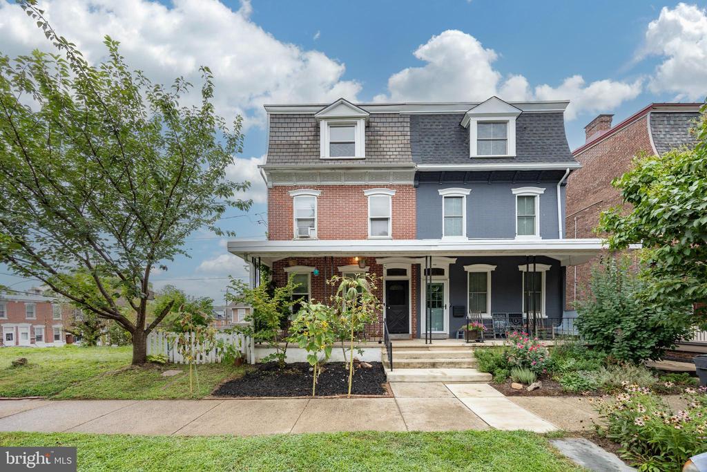 395 Washington Ave in Phoenixville, PA - Building Photo