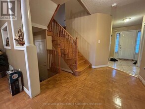 122 Pressed Brick Dr in Brampton, ON - Building Photo - Building Photo