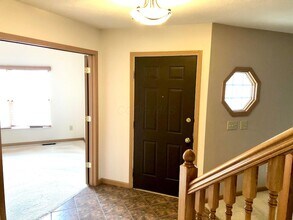 2090 Parklawn Dr in Lewis Center, OH - Foto de edificio - Building Photo