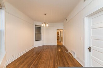 907 W Addison St in Chicago, IL - Building Photo - Building Photo