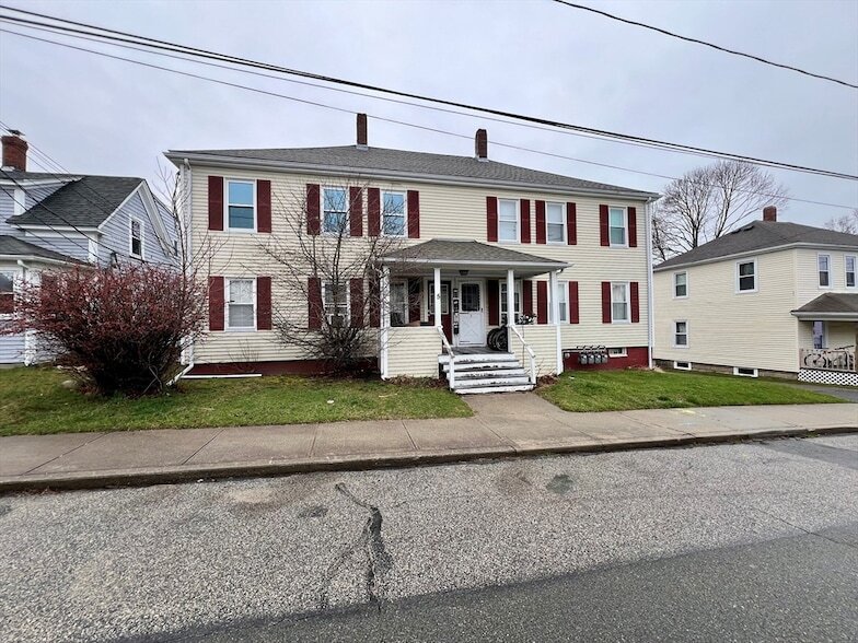 5 Hamilton St, Unit 1 in Plymouth, MA - Foto de edificio