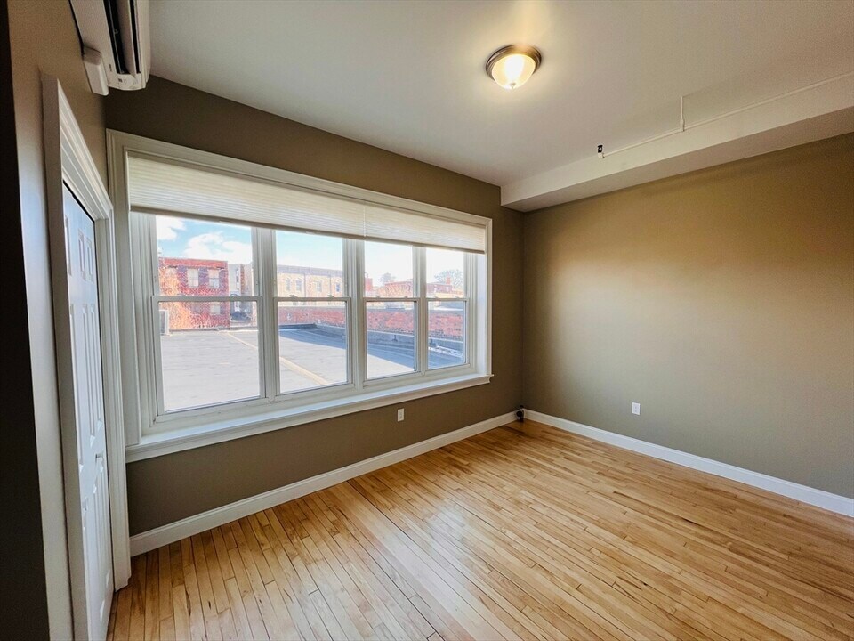 158 Main St in Greenfield, MA - Building Photo