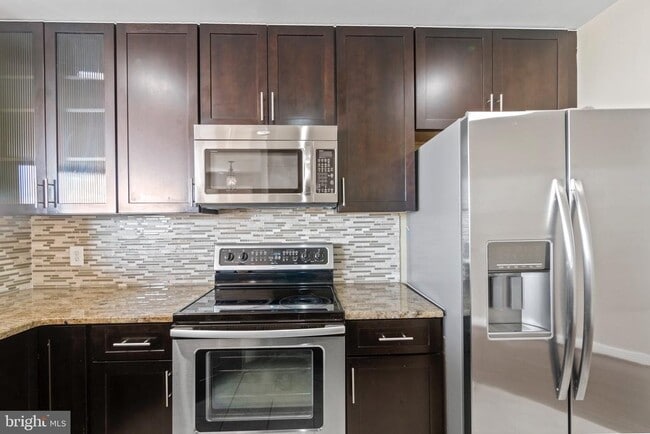 100 Harborview Dr in Baltimore, MD - Building Photo - Building Photo