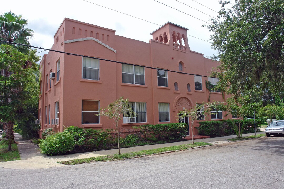 Embassy Arms in Sarasota, FL - Foto de edificio