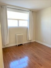 183 Maurice Dr in Oakville, ON - Building Photo - Building Photo