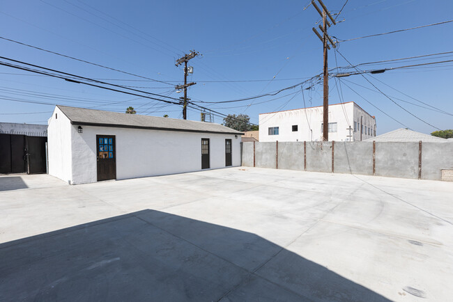 1855 S Mansfield Ave in Los Angeles, CA - Building Photo - Building Photo