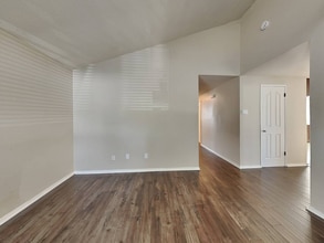 27848 Crosspath Ave in Santa Clarita, CA - Foto de edificio - Building Photo