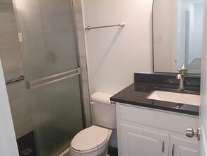 5739 Donnelly Ave in Fort Worth, TX - Foto de edificio - Building Photo