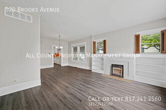520 Brooks Ave in Dallas, TX - Building Photo - Building Photo