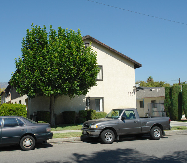 1367 Elm Ave in San Gabriel, CA - Foto de edificio - Building Photo