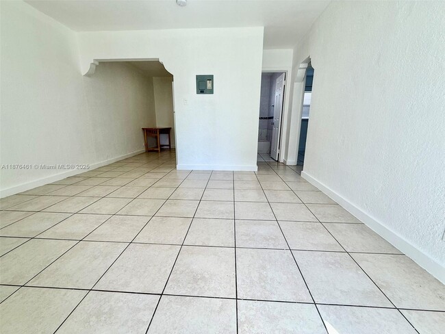 715 SW 10th St
