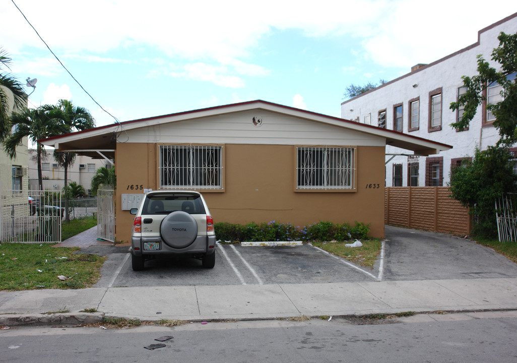 1635 NW 3rd St in Miami, FL - Building Photo