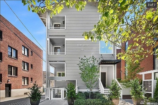 property at 315 W Roy St