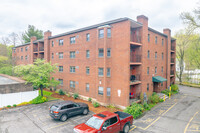 Totten Pond Village in Waltham, MA - Foto de edificio - Building Photo