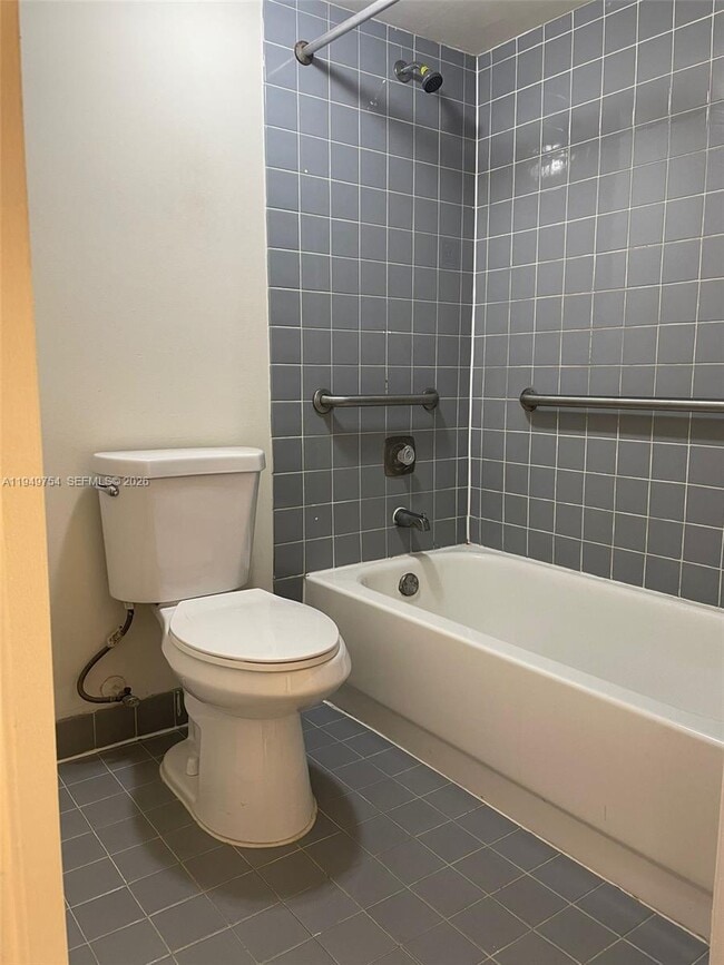 9688 Fontainebleau Blvd in Miami, FL - Building Photo - Building Photo