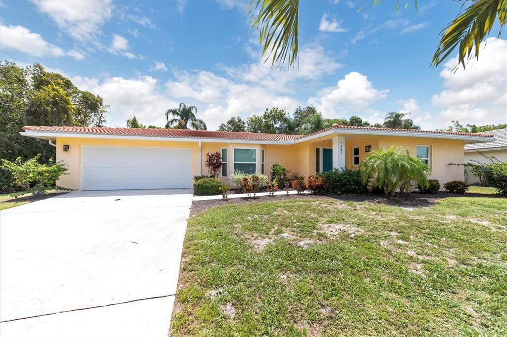 2943 Tuckerstown Dr in Sarasota, FL - Building Photo