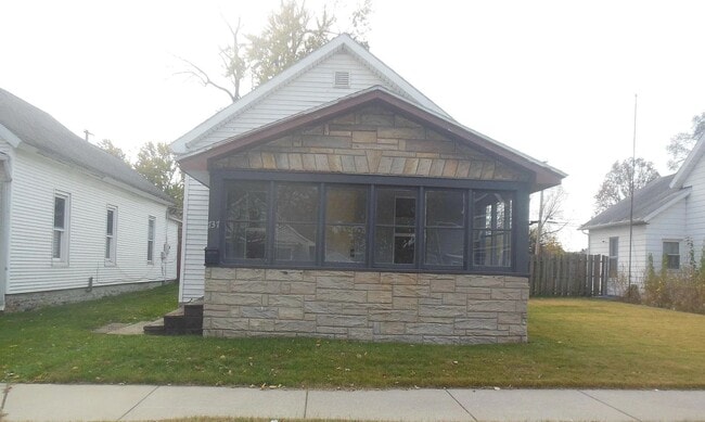 property at 737 E 4th St