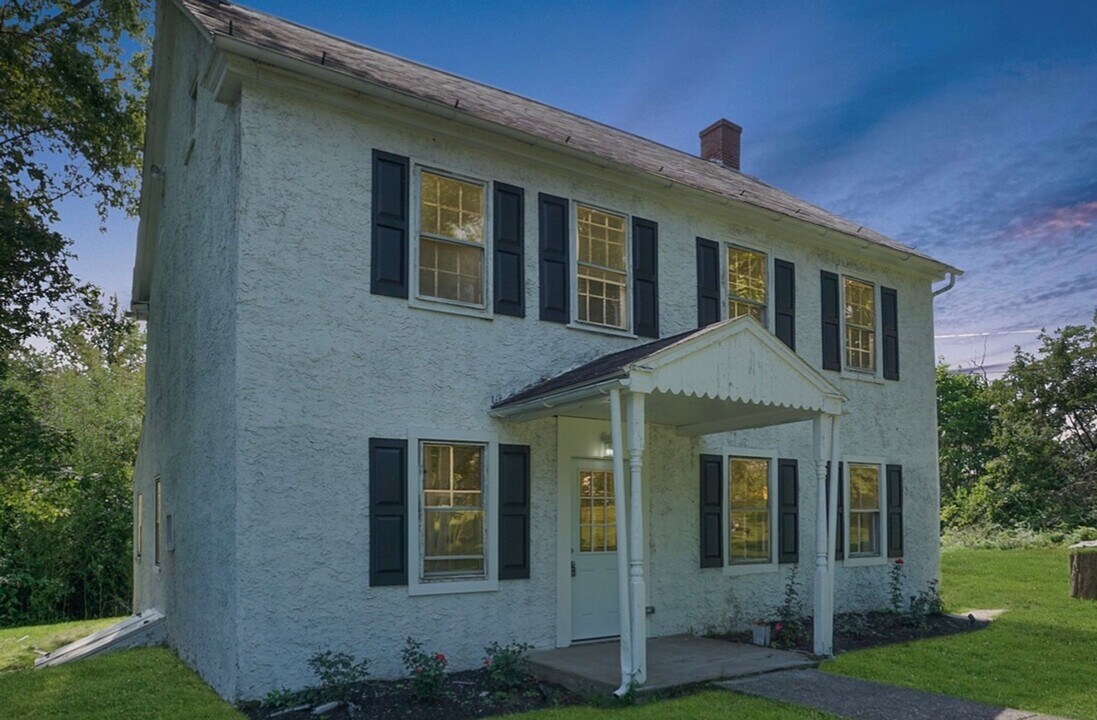 722 Faust Rd in Perkiomenville, PA - Building Photo
