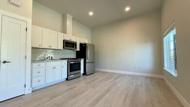 3680 Broad St in San Luis Obispo, CA - Building Photo - Building Photo