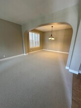 1055 N Perry Ave in Clovis, CA - Building Photo - Building Photo
