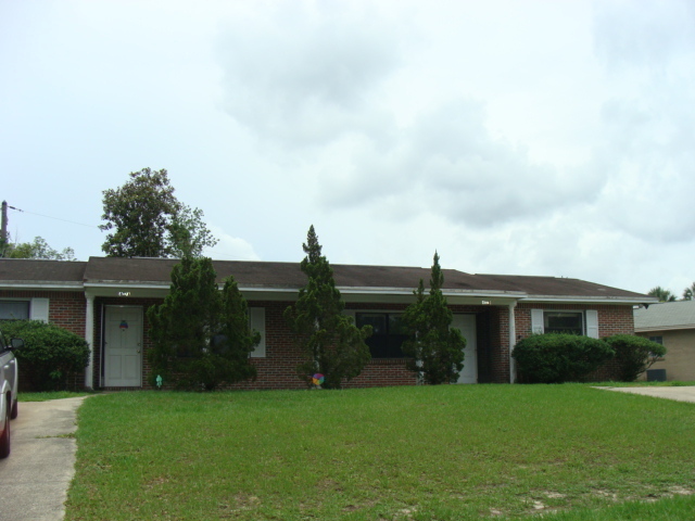 407 N Fowler Dr in Deltona, FL - Foto de edificio - Building Photo